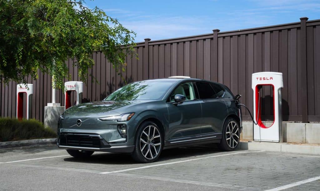 Nu blir det enklare för Volvo-ägare att snabbladda hos Tesla